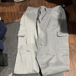 Men’s under Armour size large sweatpants, gray color, 17 pit
